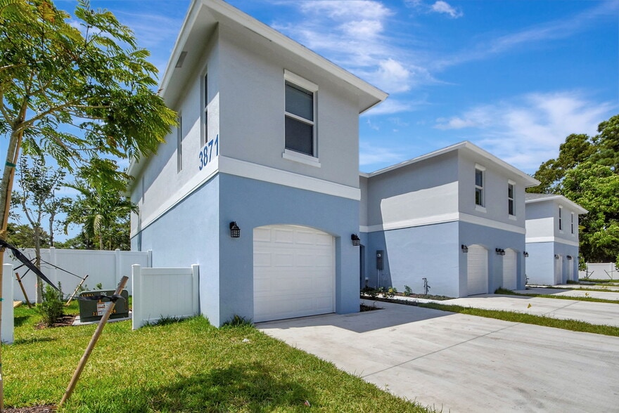 More Photos Of 3871 Patio Ct, Lake Worth Apartments For Sale