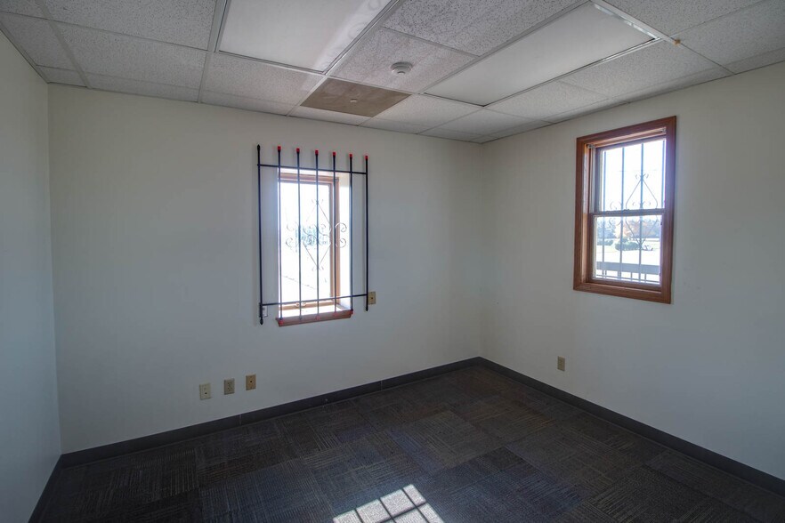 More Photos Of 201 McCausland St, Carlinville General Retail For Sale