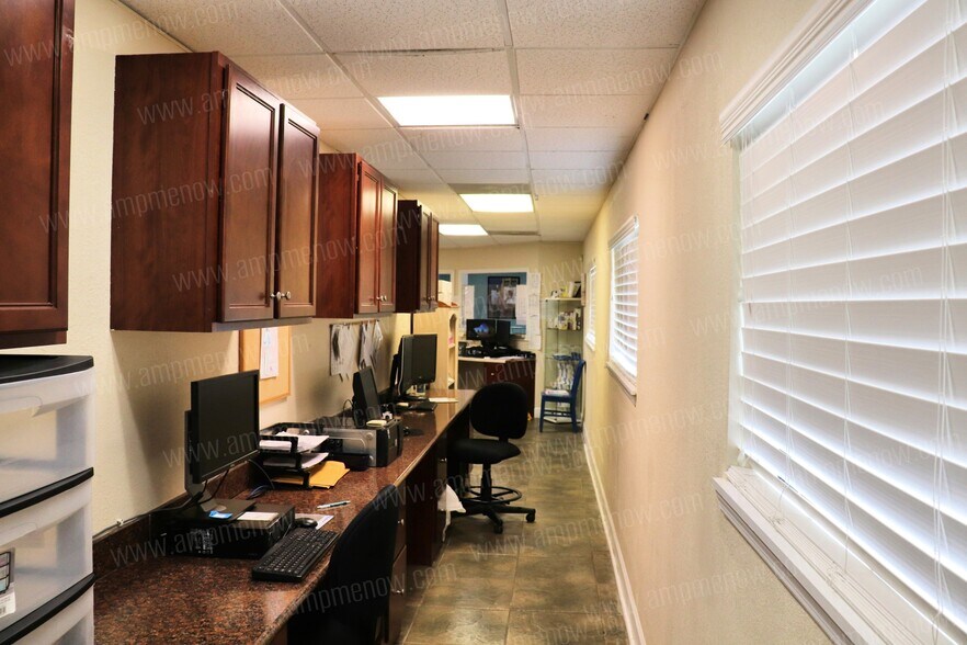 More Photos Of 8225 Normandy Blvd, Jacksonville Medical For Sale