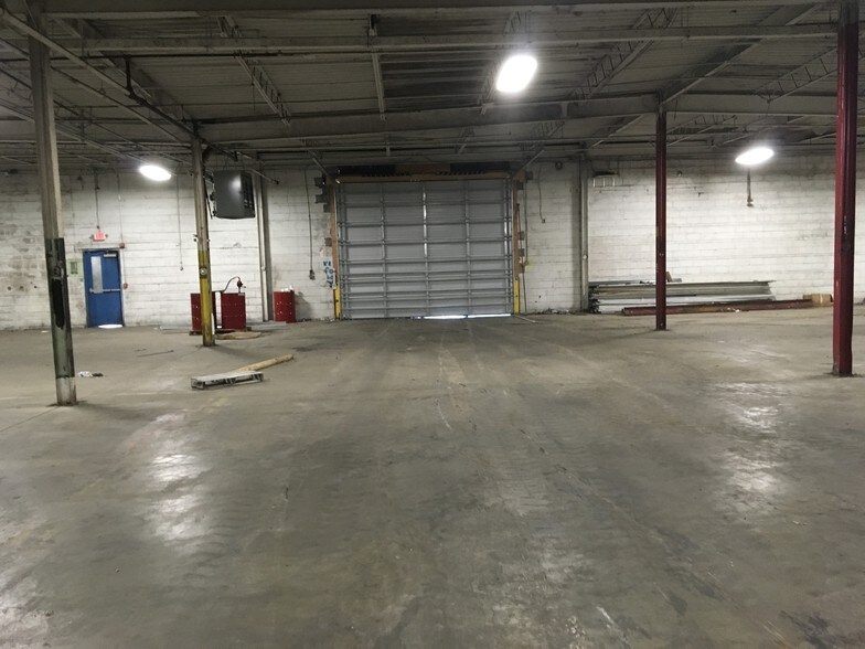 More Photos Of 1400 Front St, Warren Warehouse For Lease