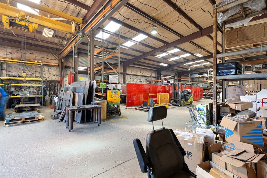 More Photos Of 4931 Grisham Dr, Rowlett Warehouse For Lease