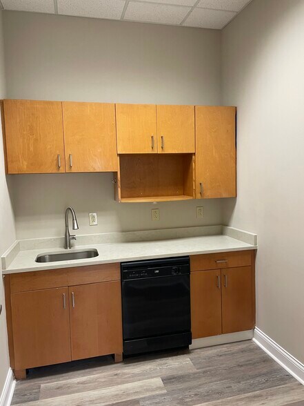 More Photos Of 715 N Church St, Charlotte Office For Sale