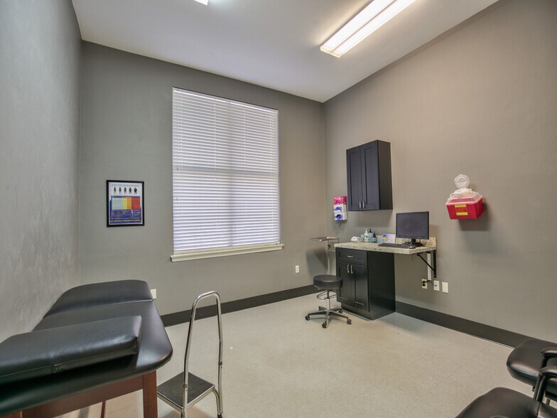 More Photos Of 1981 Capital Cir NE, Tallahassee Medical For Lease