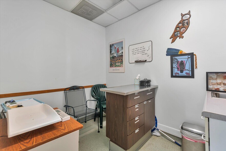 More Photos Of 2143-2145 Taraval St, San Francisco Veterinarian Kennel For Sale