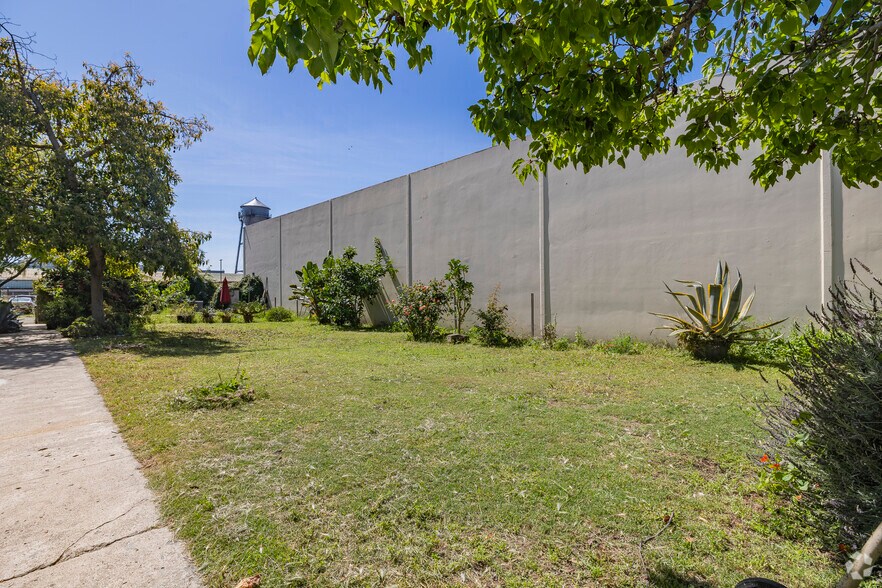 More Photos Of 1050-1066 47th Ave, Oakland Apartments For Lease