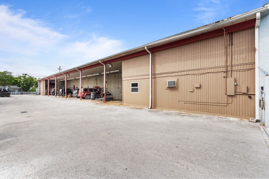 More Photos Of 105 NE 1st Rd, Homestead Industrial For Sale