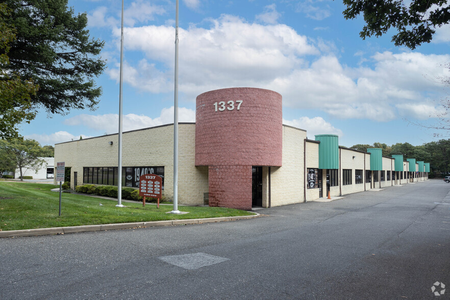 Primary Photo Of 1337 Lincoln Ave, Holbrook Warehouse For Lease