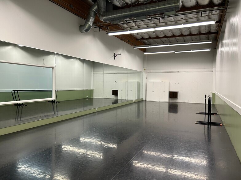 More Photos Of 66 W Waverly Dr, Pasadena Industrial For Sale