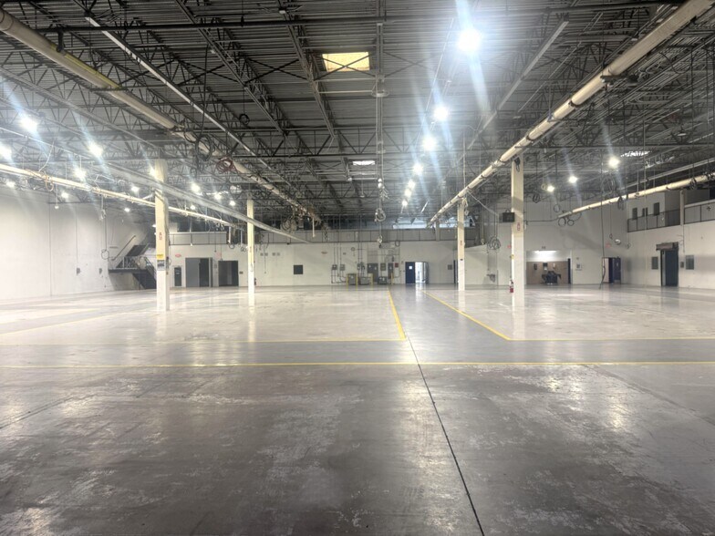 More Photos Of 6690 N Hiatus Rd, Tamarac Distribution For Lease