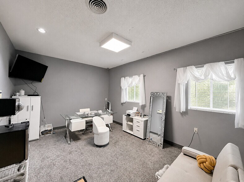 More Photos Of 1004 Gaty ave, East Saint Louis General Retail For Sale
