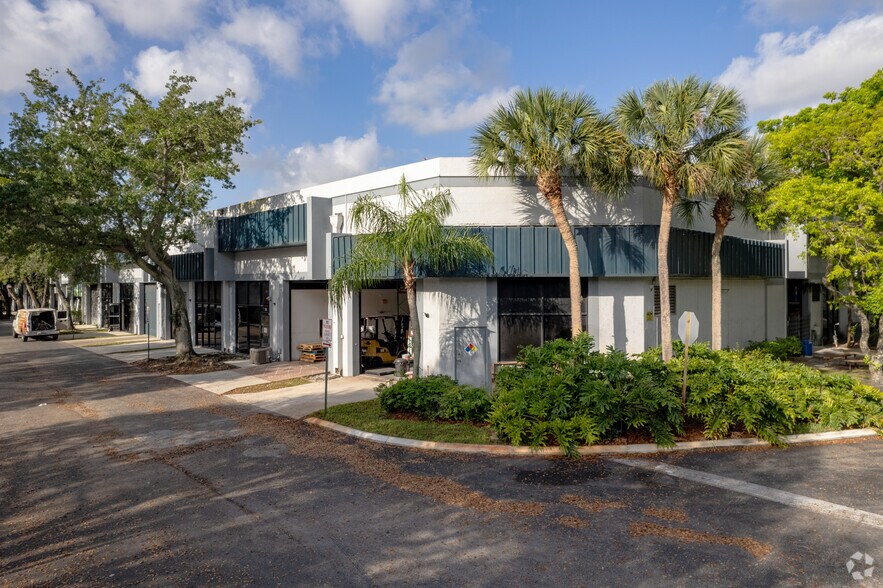 More Photos Of 6741 W Sunrise Blvd, Plantation Unknown For Lease