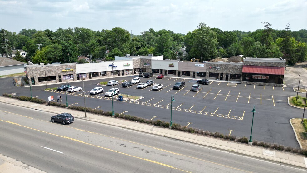 More Photos Of 2807-2867 Orchard Lake Rd, Sylvan Lake Unknown For Lease