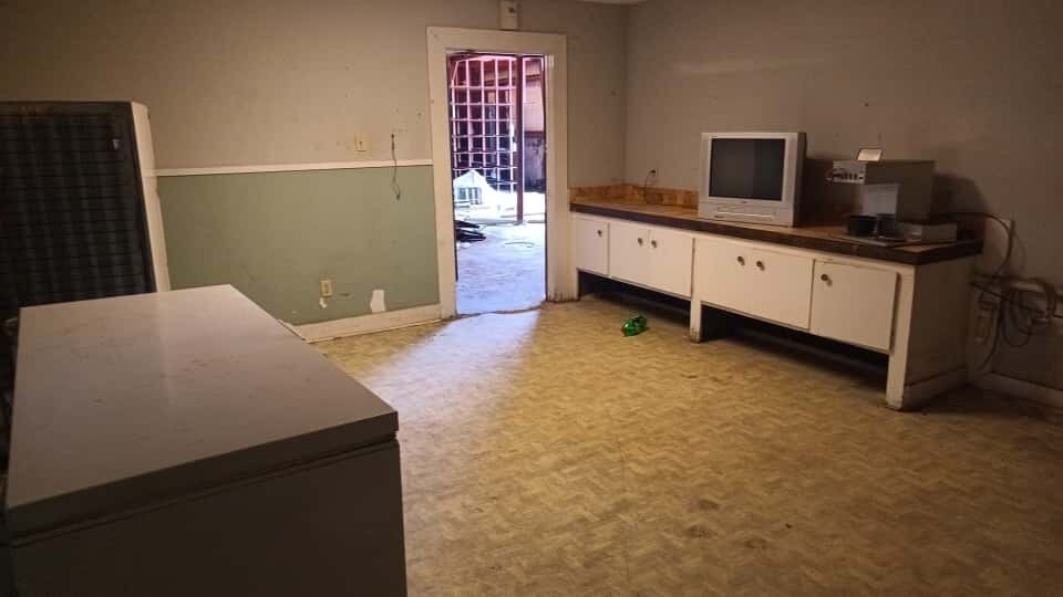 More Photos Of 100 N Richey St, Pasadena Warehouse For Sale