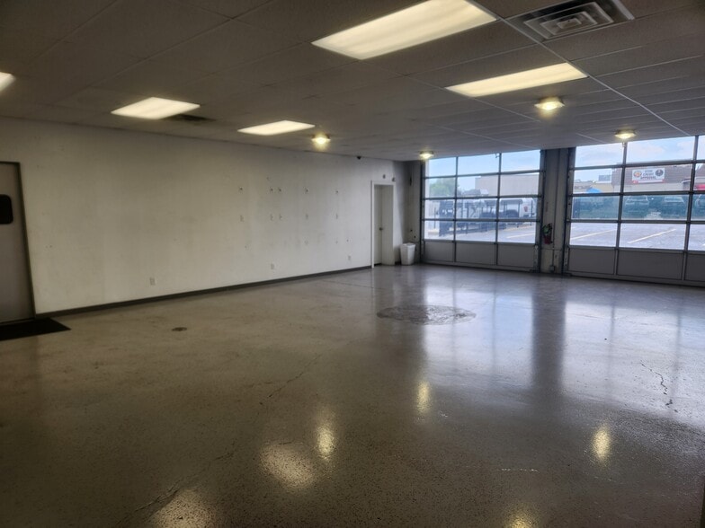 More Photos Of 4231 S State St, Salt Lake City Warehouse For Lease