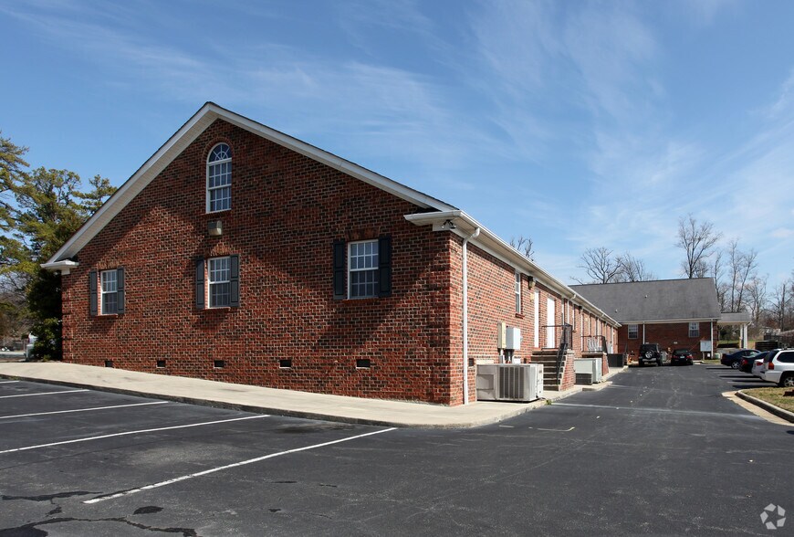 More Photos Of 827-847 Heather Rd, Burlington Medical For Lease