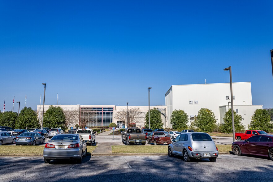 More Photos Of 411 Pegasus Pky, Lagrange Manufacturing For Lease