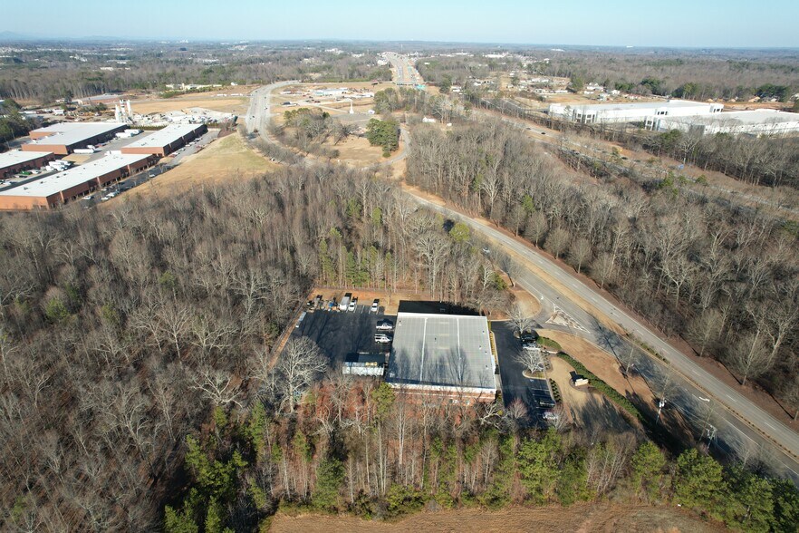 More Photos Of 4052 Thurmon Tanner Rd, Flowery Branch Flex For Lease