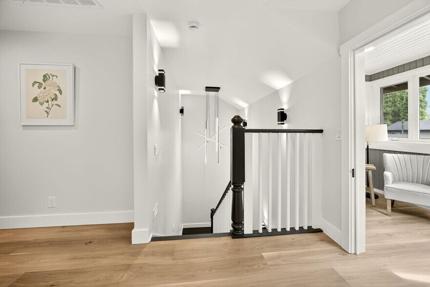 More Photos Of 111 Cedar St, Rogue River Office Residential For Sale