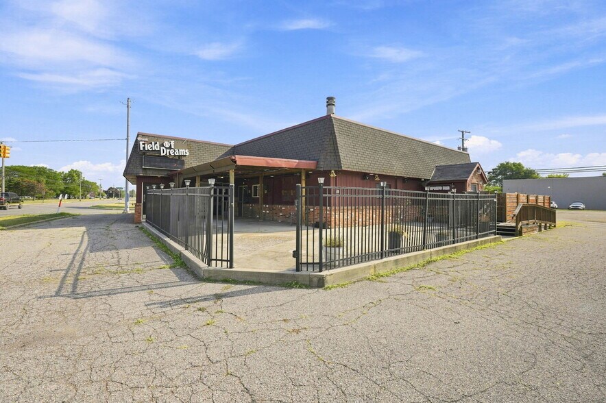 More Photos Of 1090 Rochester Rd, Troy Restaurant For Sale