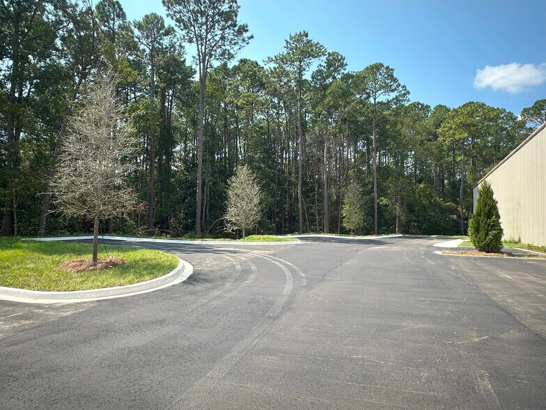More Photos Of 7660 Gainesville Ave, Jacksonville Warehouse For Lease