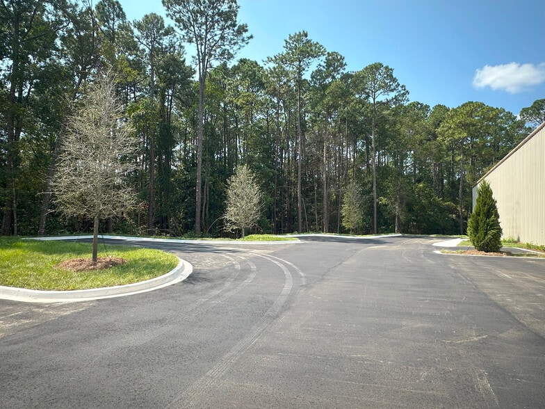 More Photos Of 7660 Gainesville Ave, Jacksonville Warehouse For Lease