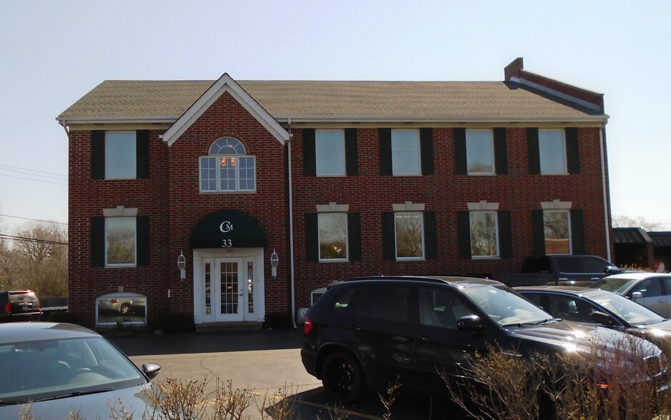 More Photos Of 33 Waukegan Rd, Lake Bluff Office For Sale