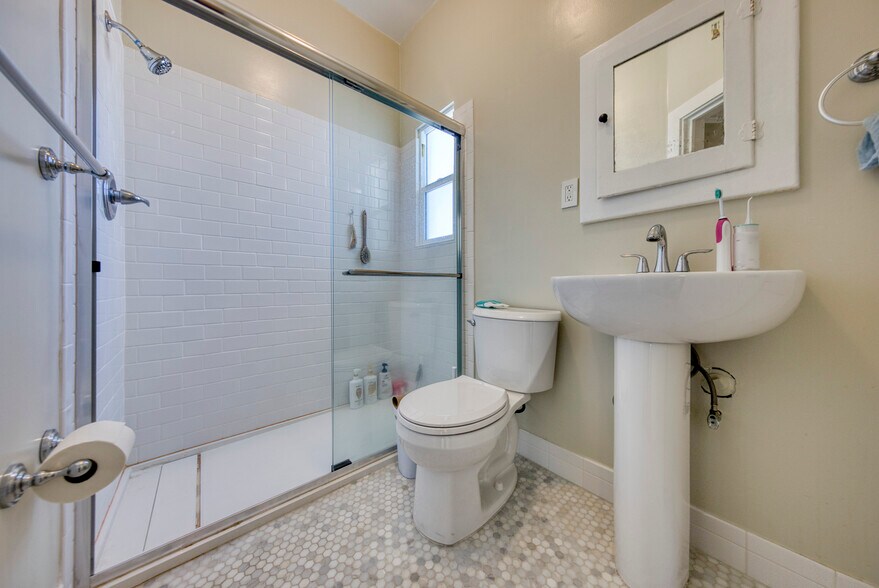 More Photos Of 2451 Le Conte Ave, Berkeley Apartments For Sale