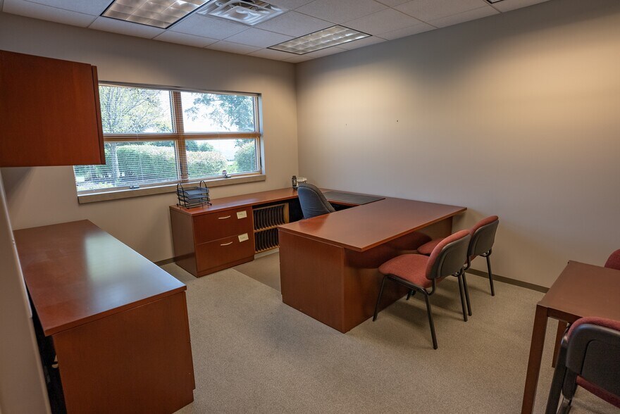 More Photos Of 320 Bilmar Dr, Pittsburgh Office For Sale