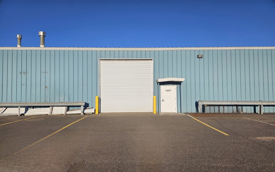 More Photos Of 22011-22043 Industrial Blvd, Rogers Light Manufacturing For Lease