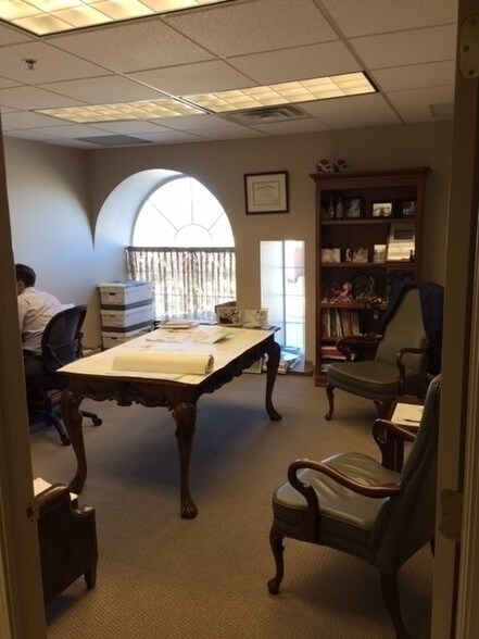 More Photos Of 2800-2828 W Country Club Dr, Oklahoma City General Retail For Lease