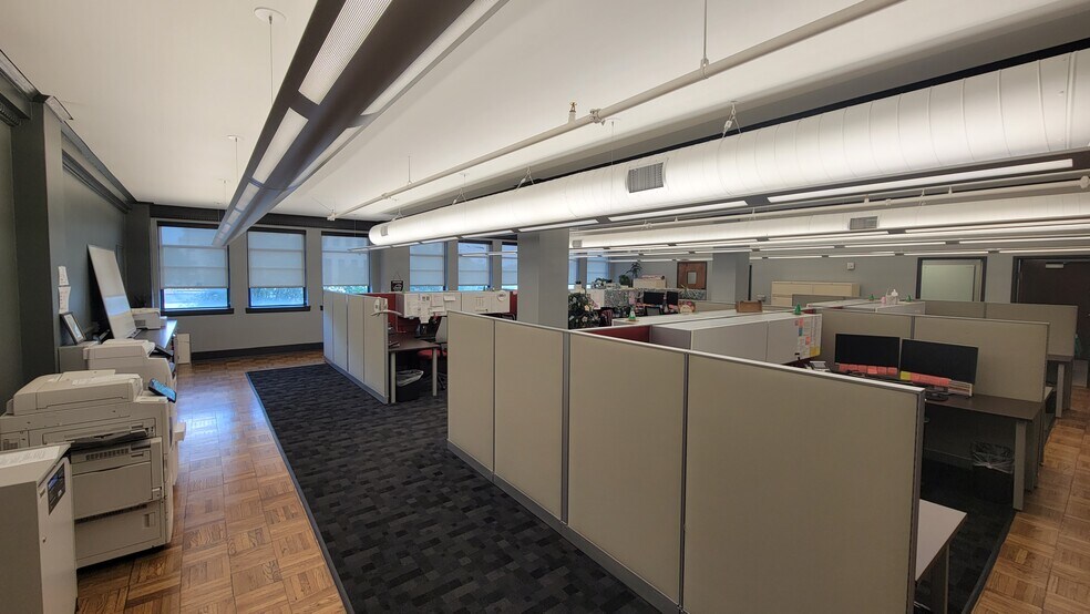 More Photos Of 18 E North St, Greenville Office For Sale