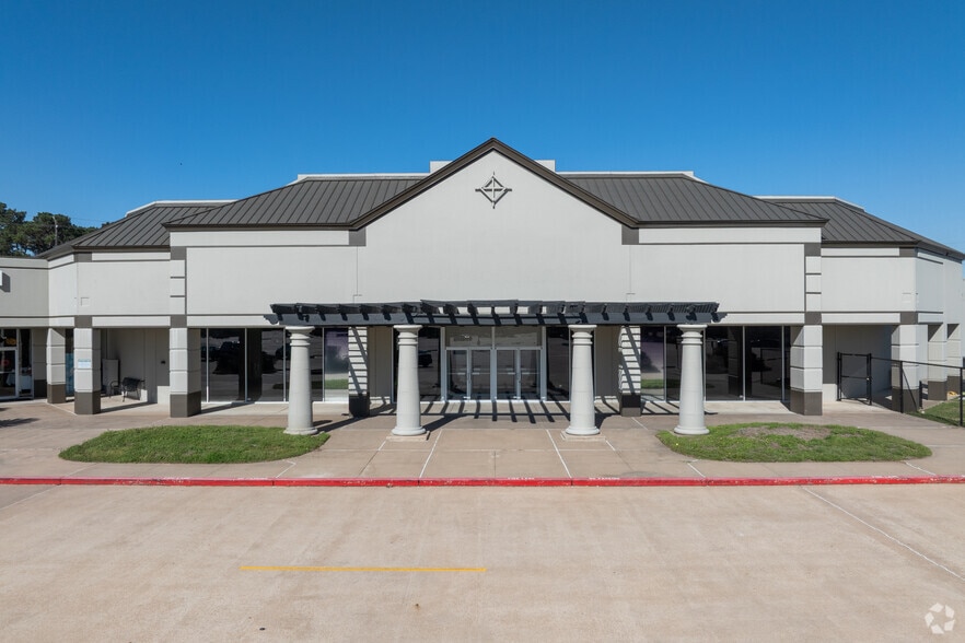 More Photos Of 3701 Outlet Center Dr, Sealy Unknown For Lease
