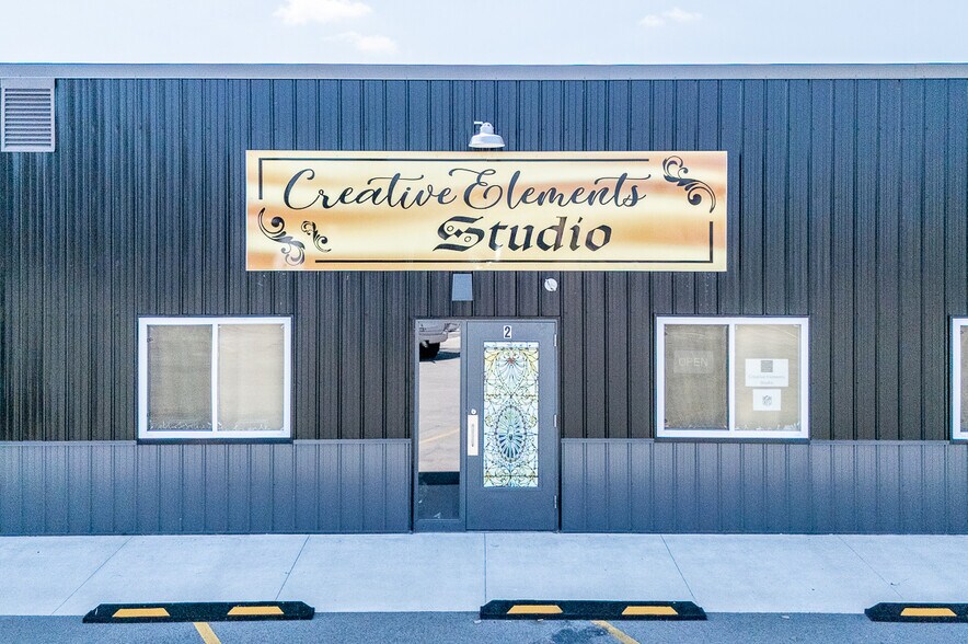 More Photos Of 1186 N Shawano St, New London General Retail For Lease