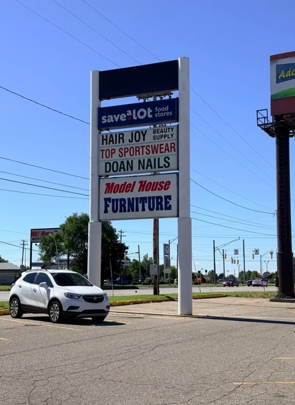 More Photos Of 1558 M - 139, Benton Harbor General Retail For Lease