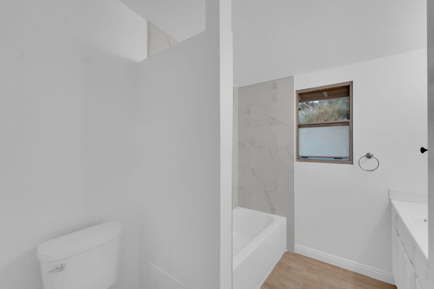 More Photos Of 425 Ford Rd, Costa Mesa Multifamily For Sale