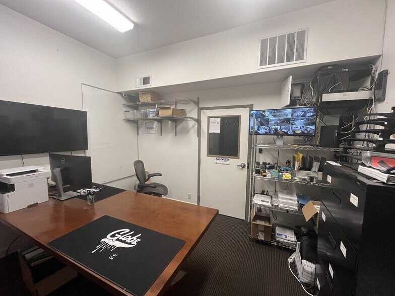 More Photos Of 211 Fern St, Santa Cruz Showroom For Sale
