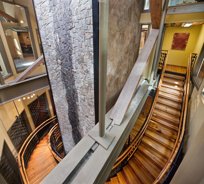 More Photos Of 140 Virginia St, Richmond Office For Sale