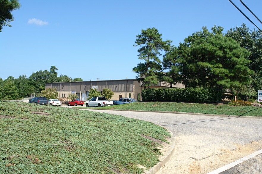 More Photos Of 1890 Swarthmore Ave, Lakewood Warehouse For Lease