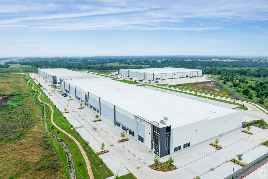 More Photos Of 4805 N Interstate 35, Georgetown Unknown For Lease