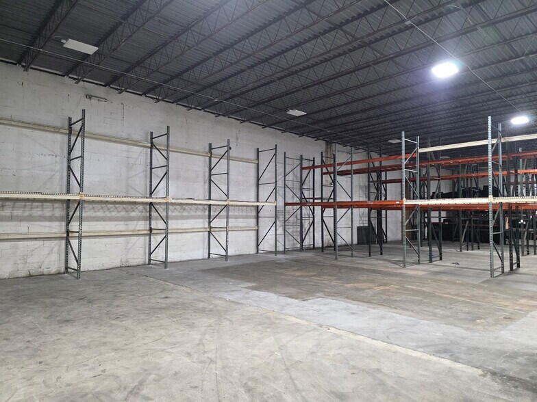 More Photos Of 3661 S Pine Ave, Ocala Flex For Lease