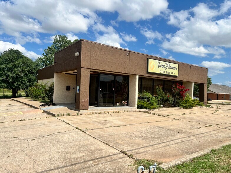More Photos Of 7378 S Walker Ave, Oklahoma City Office For Lease