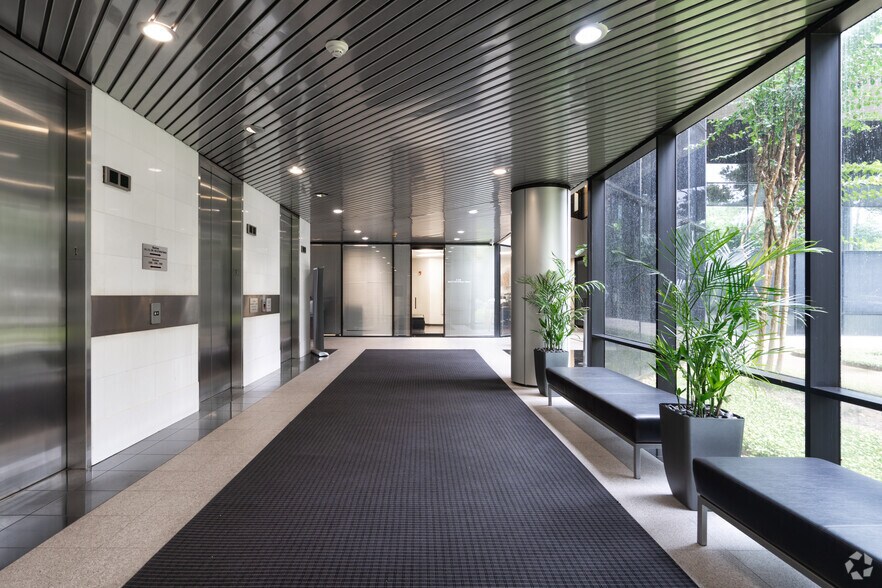 More Photos Of 14550 Torrey Chase Blvd, Houston Office For Lease