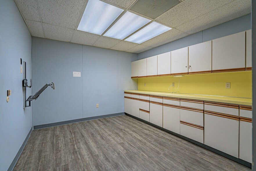 More Photos Of 2428 Walbert Ave, Allentown Flex For Lease