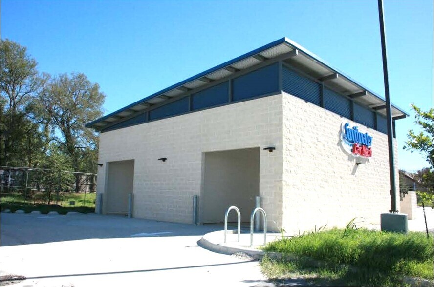 More Photos Of 1443 E Sunshine Dr, San Antonio Carwash For Sale