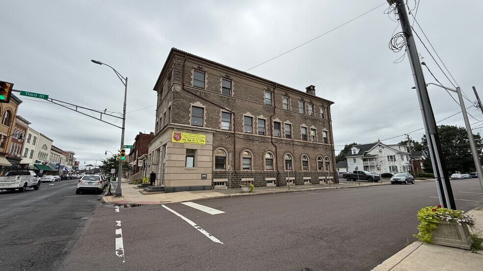 More Photos Of 242-248 W Broad St, Quakertown Office For Sale