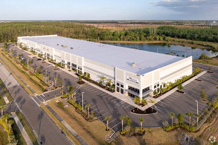 More Photos Of 10411 Meridian Center Pky, Fort Myers Warehouse For Lease