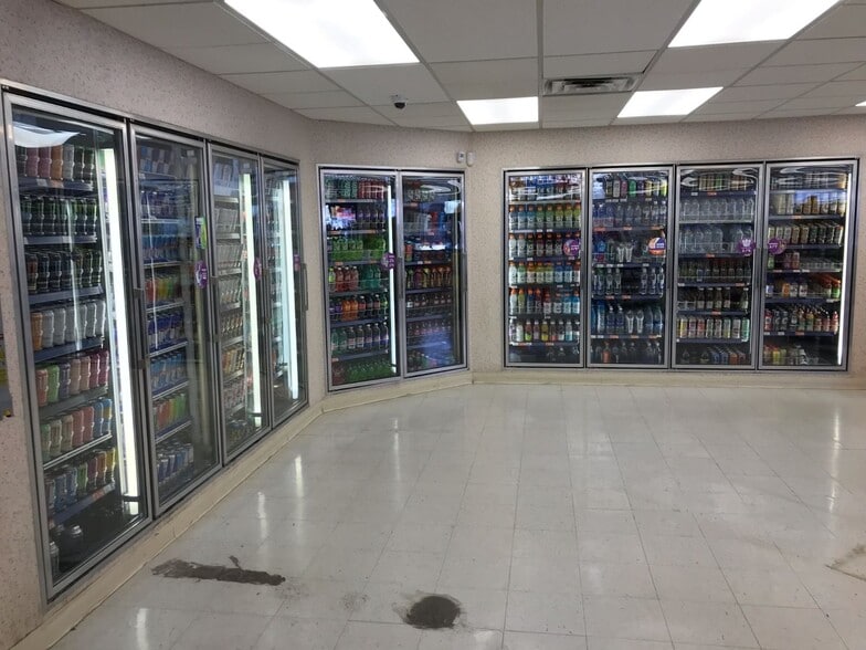 More Photos Of 201 Columbine Ct, Parachute Service Station For Sale