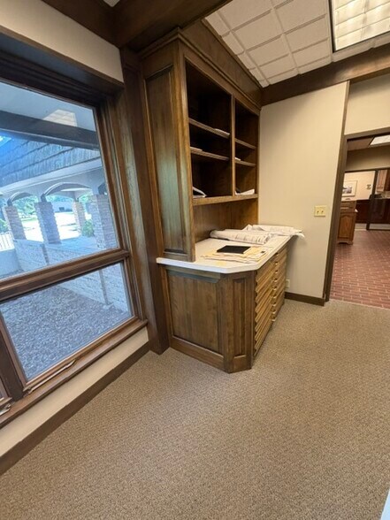 More Photos Of 18340 Minnetonka Blvd, Deephaven Office For Lease