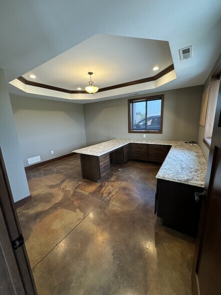 More Photos Of 2976 73rd St, Atkins Flex For Lease