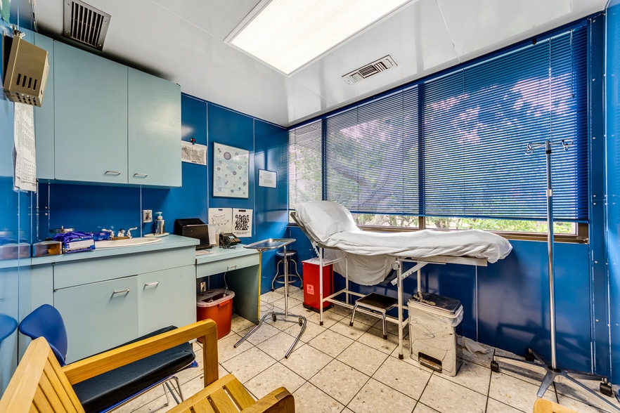 More Photos Of 8345 Walnut Hill Ln, Dallas Medical For Sale